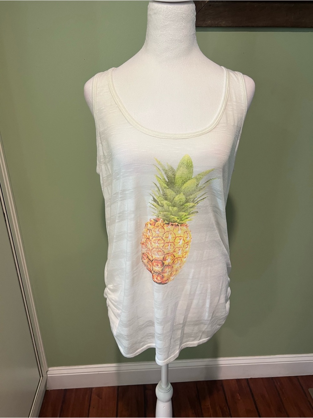 NWT Maurices White Tank Top with Pineapple Graphic